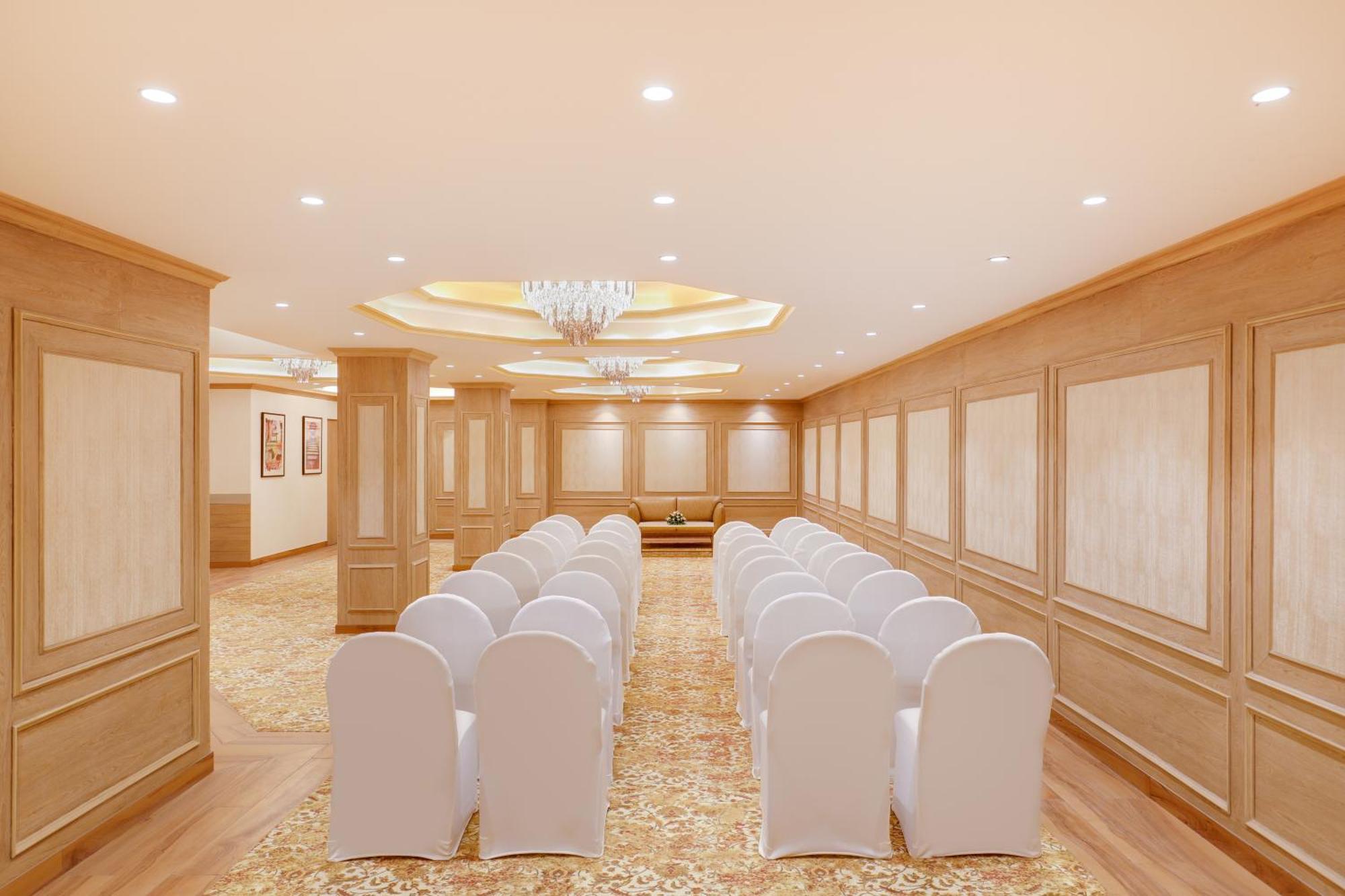 Lemon Tree Hotel Bhopal Bagian luar foto